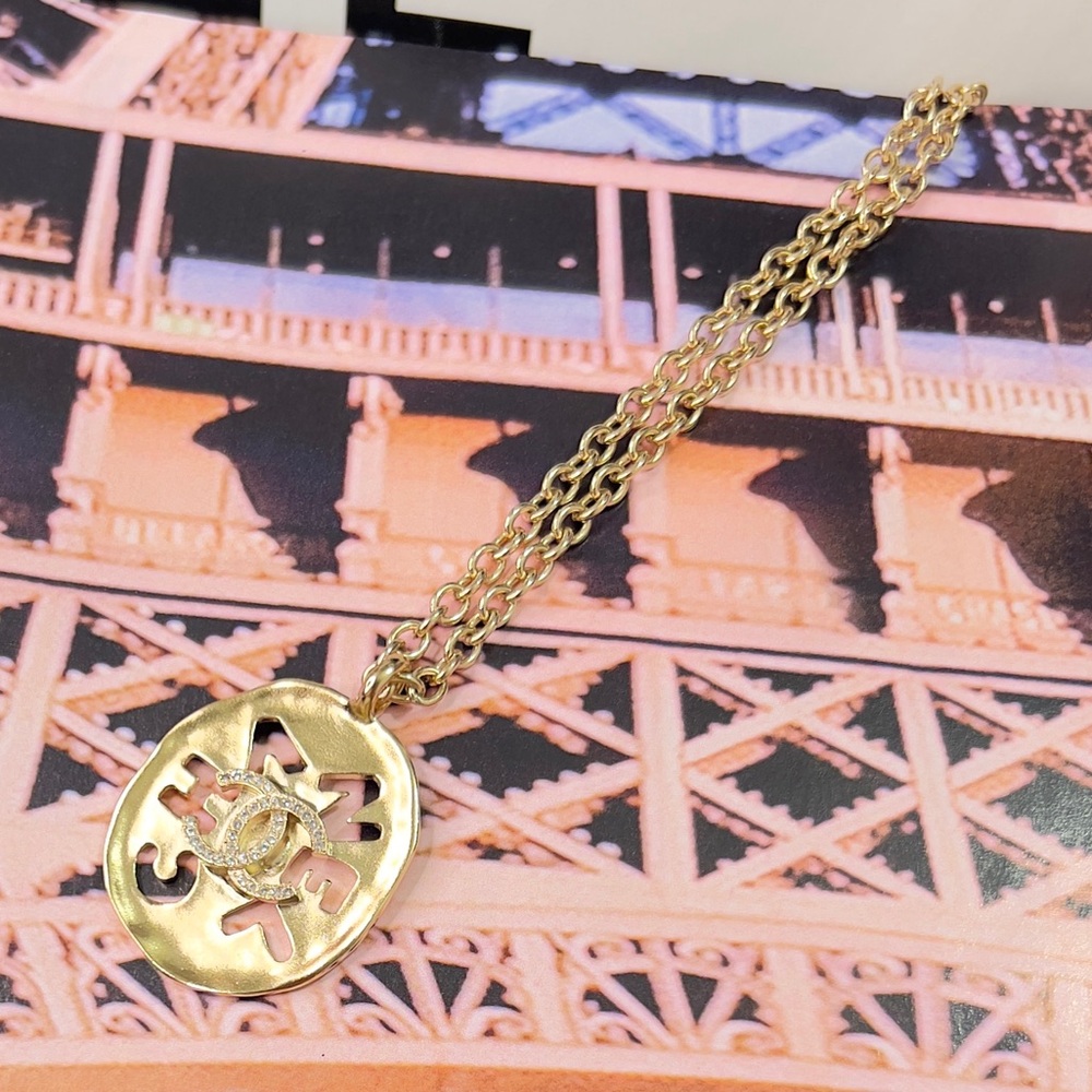 Auth CHANEL Pendant • F21K Necklace Authentic CC Diamanté From 2021 Collection